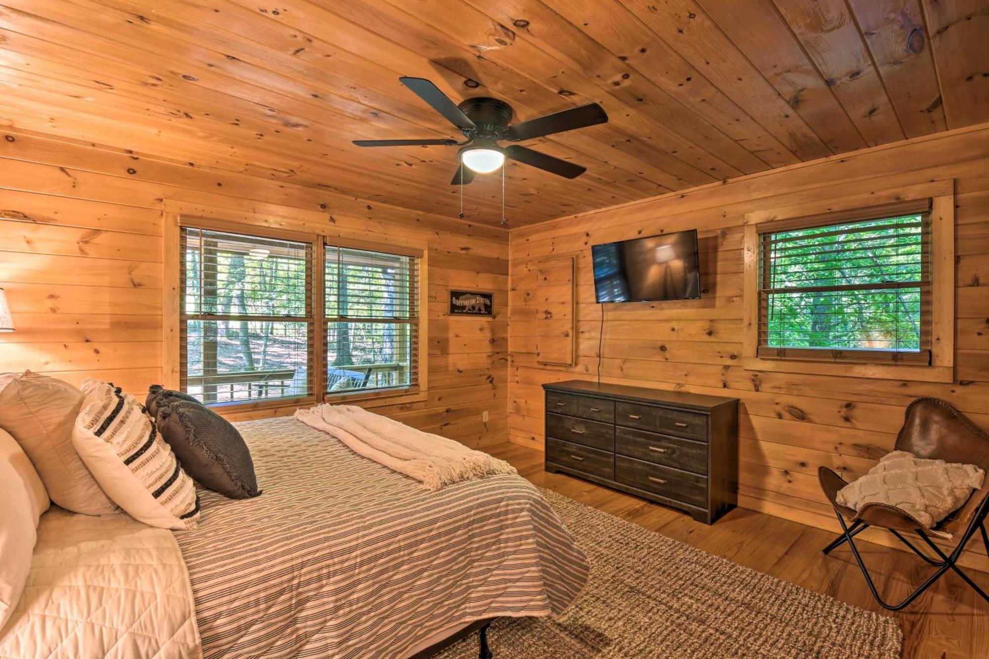 Blue Ridge Cabin Hot Tub, Fire Pit And Grill! Экстерьер фото